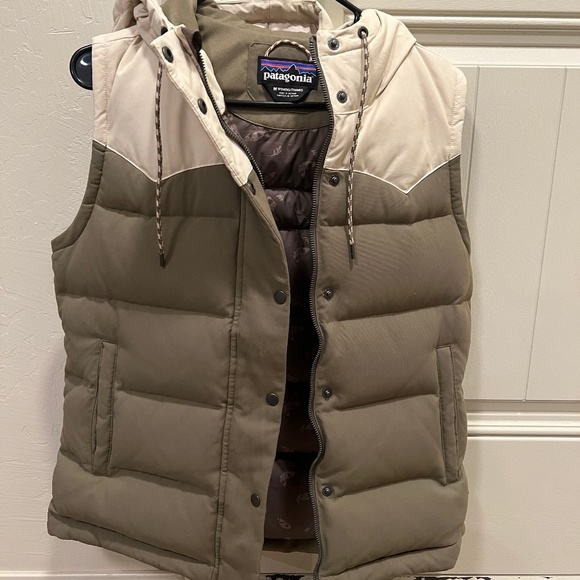 Patagonia Jackets & Blazers - NWOT Patagonia Bivy Hooded Vest sage/khaki